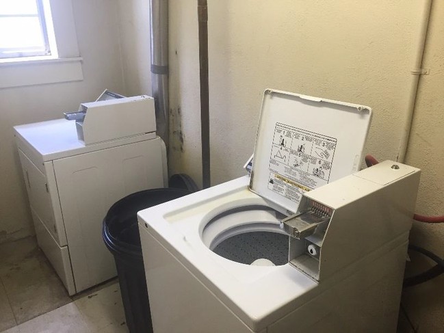 Laundry Facilities - Newington Road Apartments