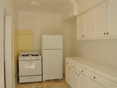 Building Photo - 230 S Reeves Dr