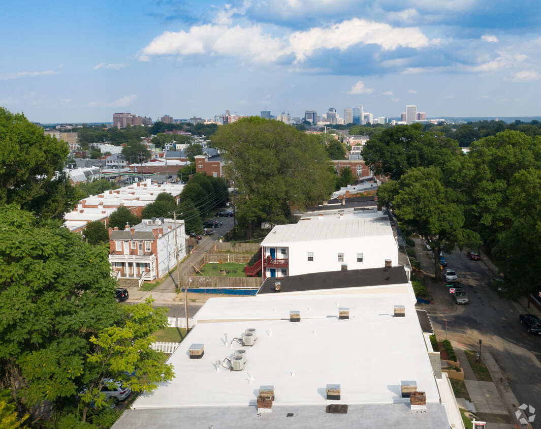 Aerial View - 2104-2106 Parkwood Avenue