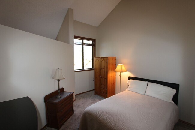 Foto del edificio - Furnished Country Club Condo | Golf Course Views | Washer/Dryer Included