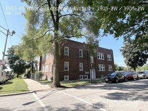 Building Photo - 3903 W Shakespeare Ave