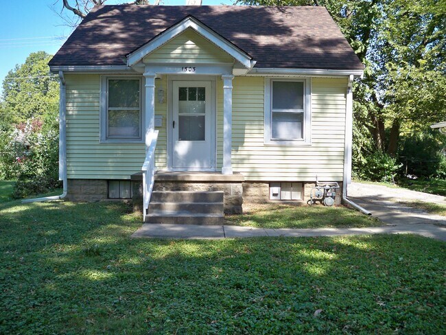 Building Photo - 1505 W Iles Ave