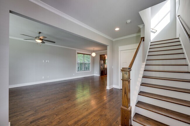 Foto del edificio - Beautiful 3-bed, 2.5-bath home offering 2,003 sq ft in the heart of East Nashville