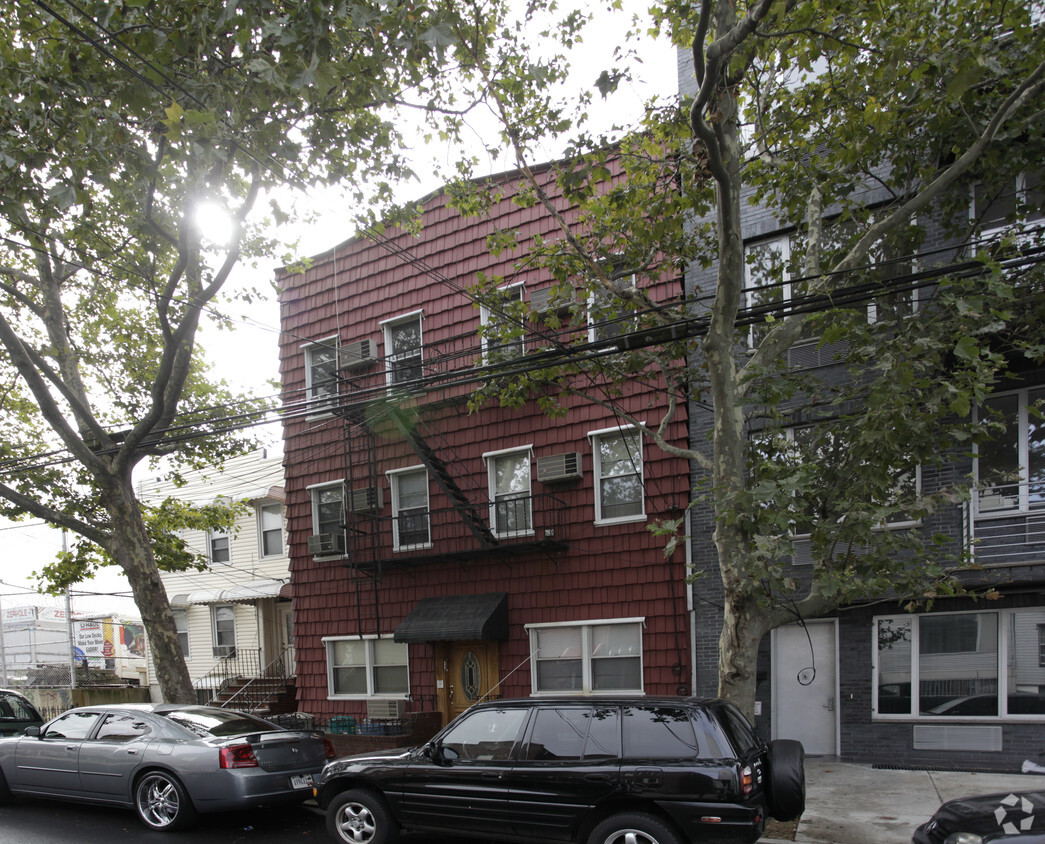 Primary Photo - 176 Skillman Ave