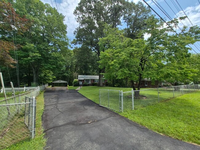 Building Photo - 1108 Dandridge Dr