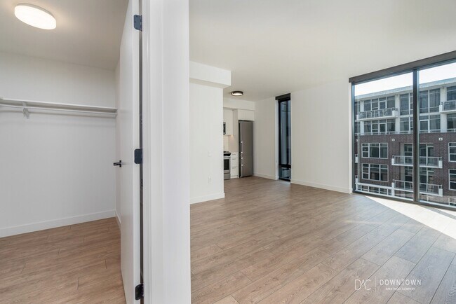 Foto del edificio - 823 W Madison St