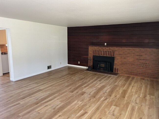 Foto del edificio - Beautiful 4 Bedroom, 2 Bath Eastside Vallejo Home