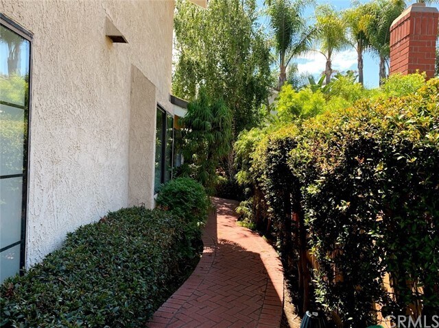 Building Photo - 17 Morning Breeze