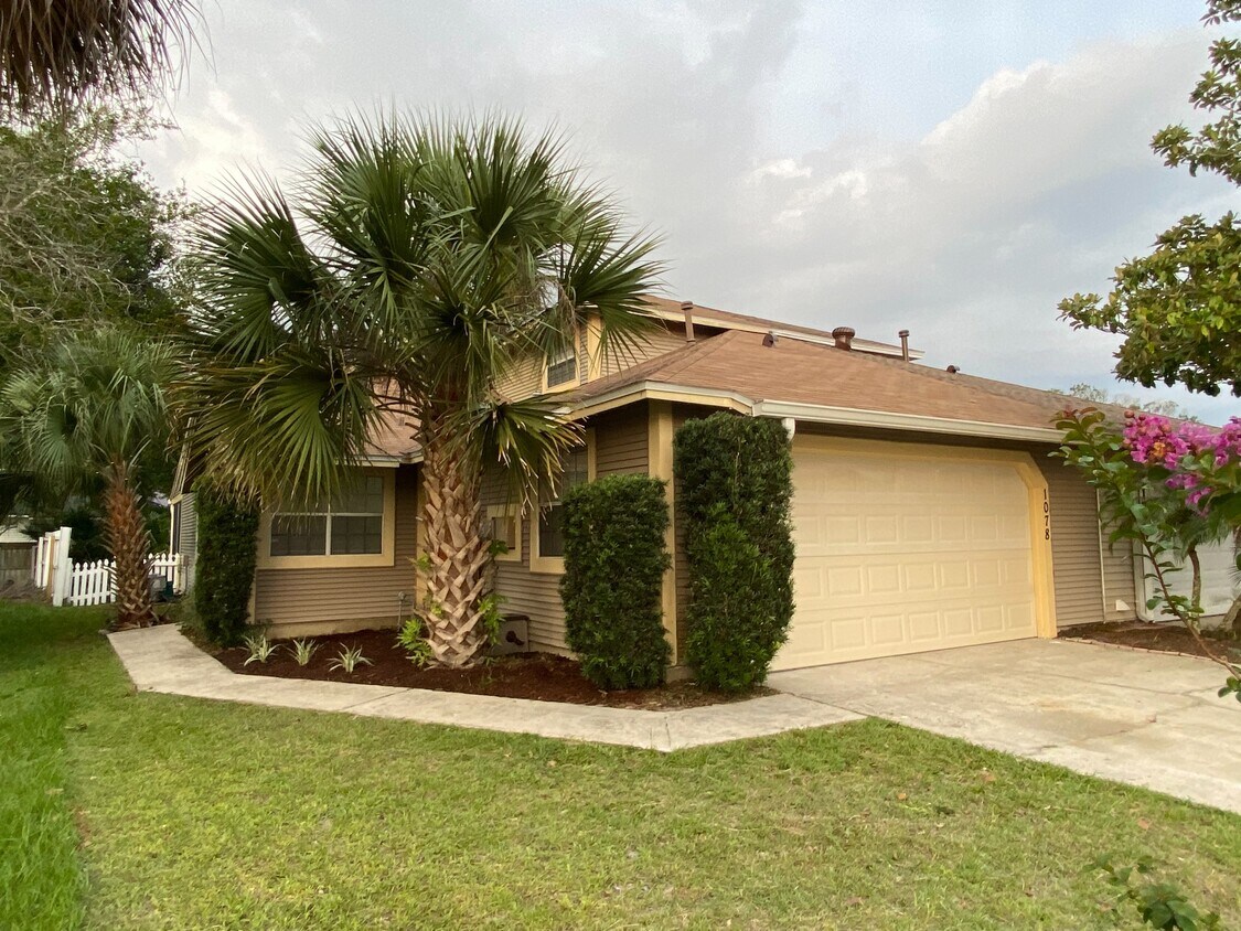 Foto principal - 1078 Trowbridge Ct