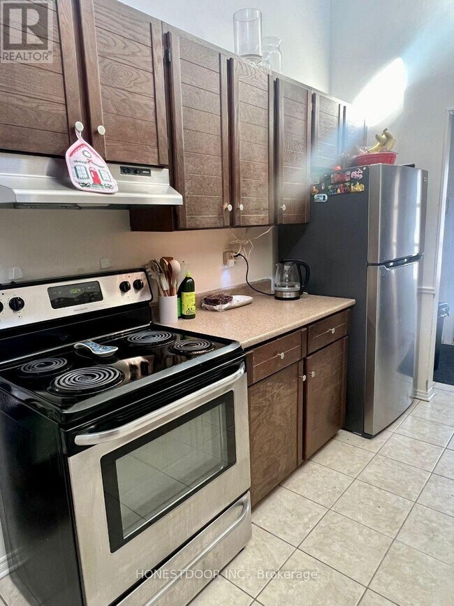 Building Photo - 72 Tumbleweed Crescent