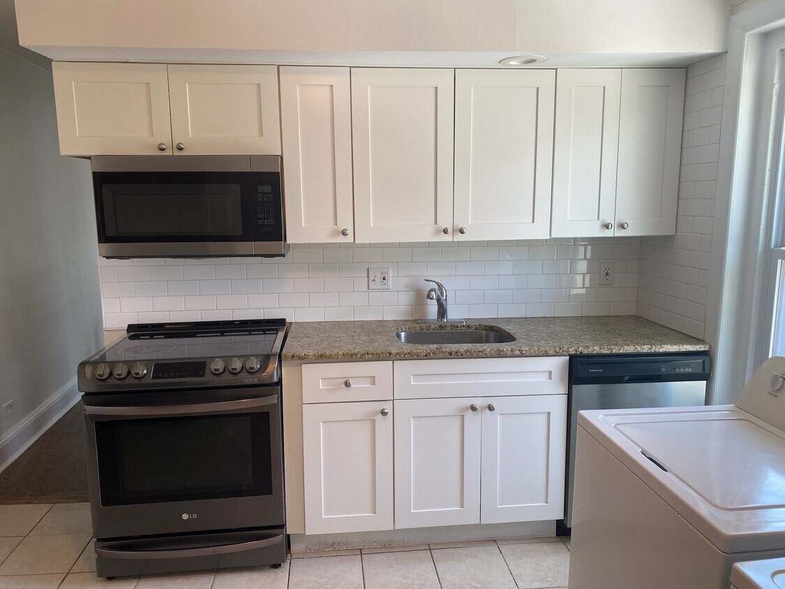 Kitchen - 200 E Hector St