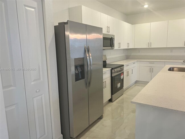 Building Photo - 16960 SW 288th Ter