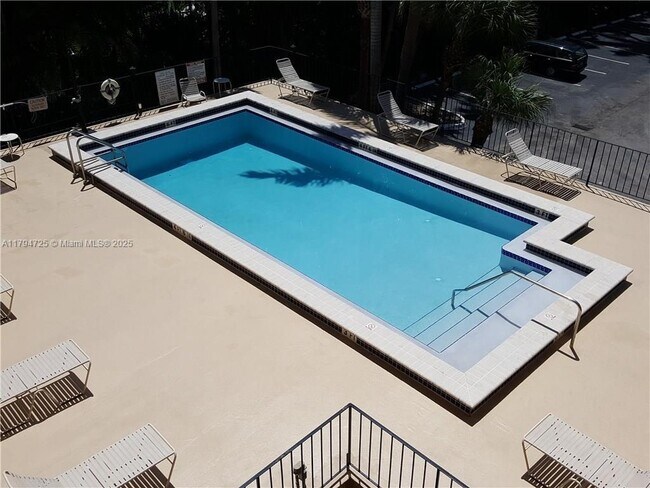 Foto del edificio - 2539 Bayshore Dr
