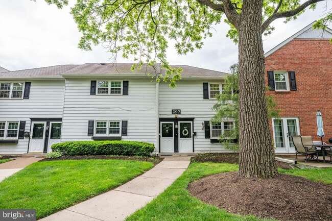 Building Photo - 207 Yardley Cmn