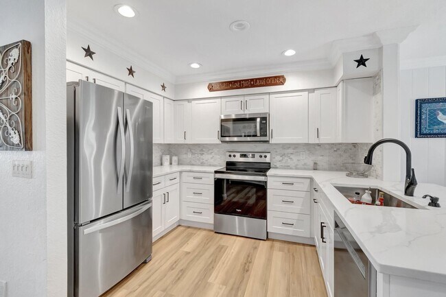 Foto del edificio - 7334 Overlook Dr