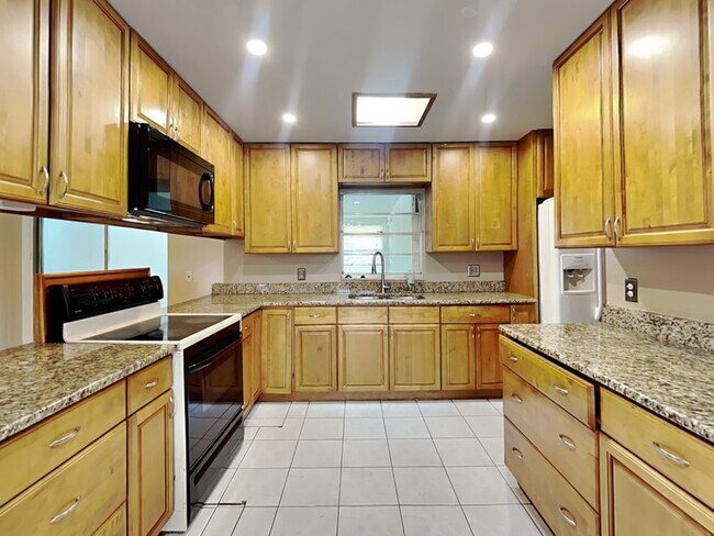 Building Photo - 7615 Winter Shade Dr