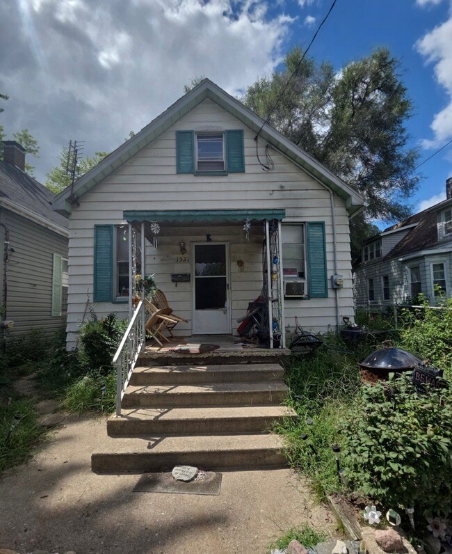 Building Photo - 1521 S Westmoreland Ave