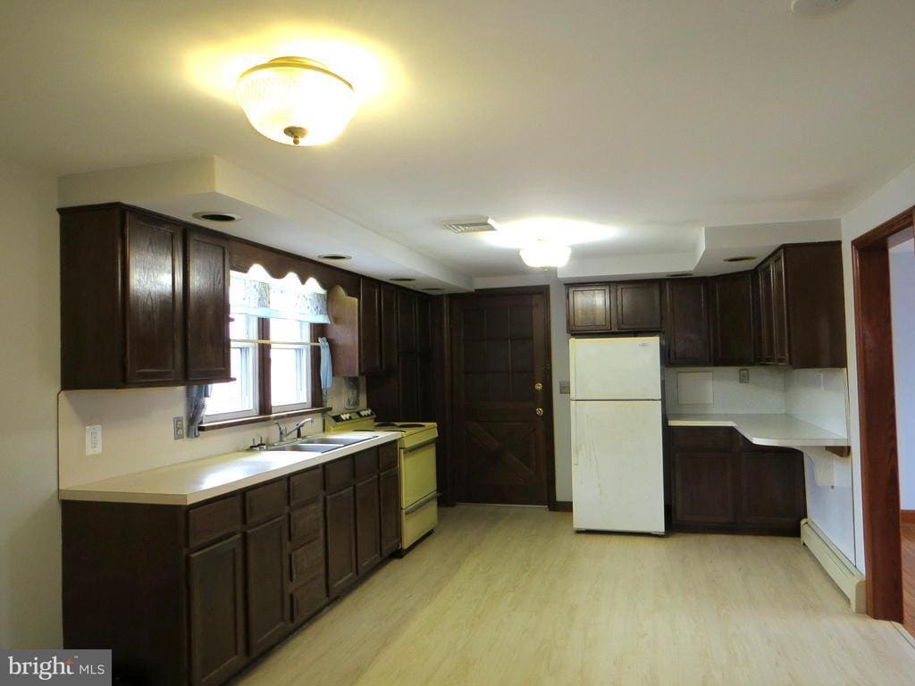 1412 Fairmount Rd Unit B, Hampstead, MD 21074 Room for Rent in