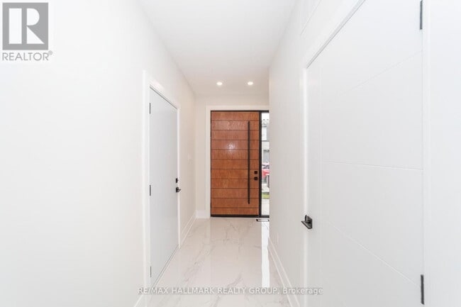 Building Photo - 185 Carleton Ave