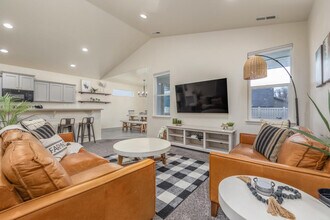 Building Photo - 2213 E Elm Grove Dr