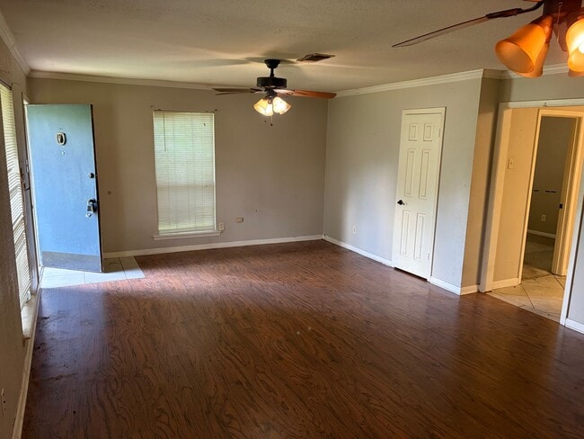 Building Photo - Blanchard 2 Bedroom