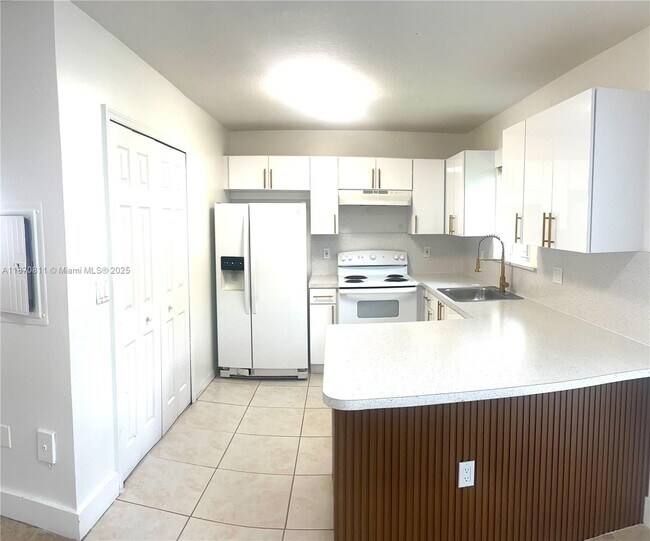 Foto del edificio - 1240 SE 28th Ct