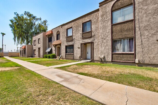 Building Photo - Great 3 bedroom, 2.5 bathroom Located in G...