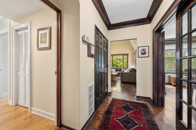 Foto del edificio - 1356 W Greenleaf Ave