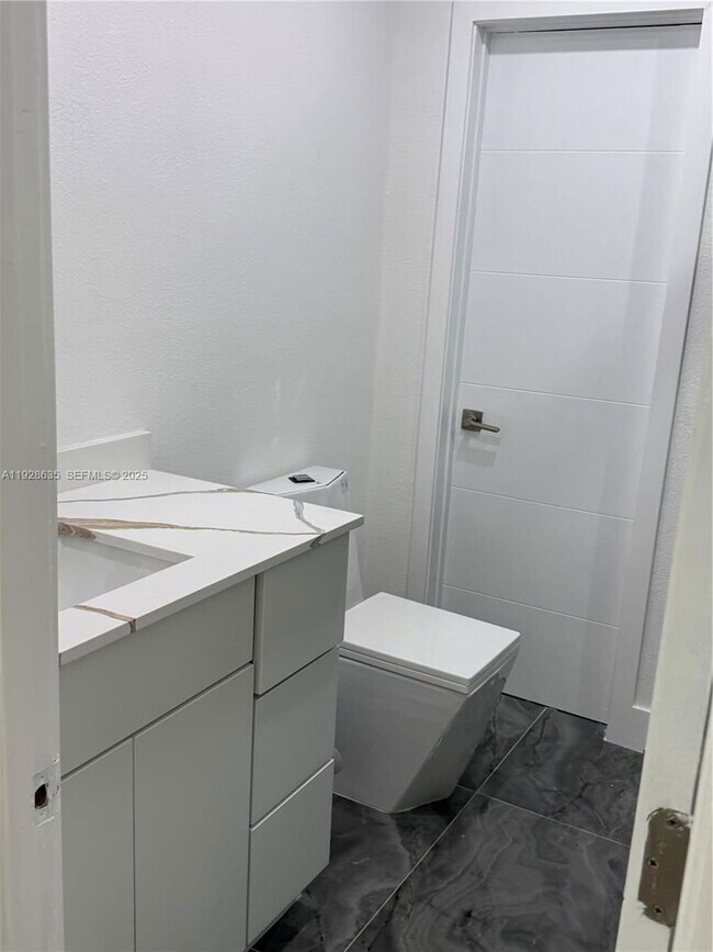 Foto del edificio - 1601 NE 158th St