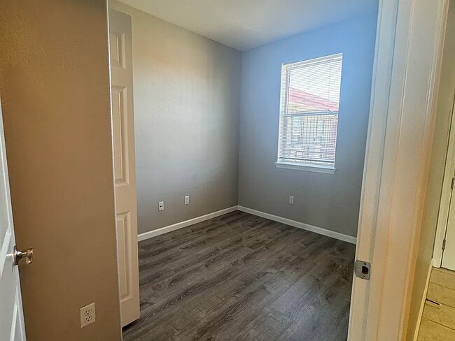 Foto del edificio - 3851 Sebastopol Rd