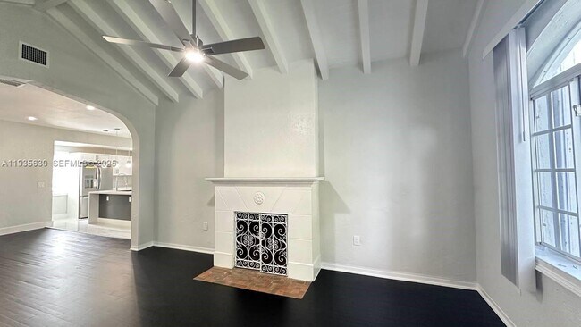 Foto del edificio - 1824 SW 24th St