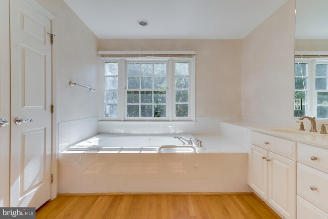 Building Photo - 3904 Hillandale Ct NW