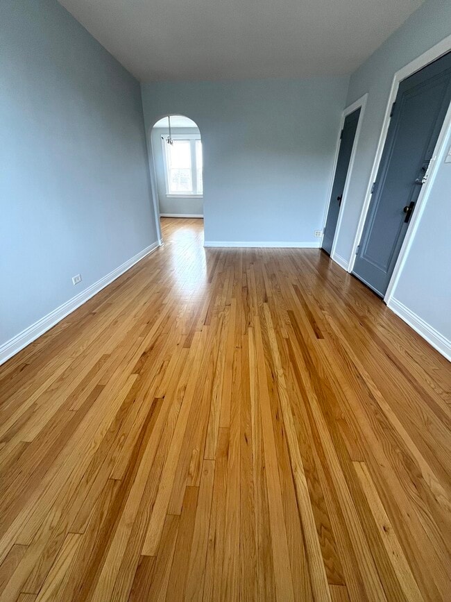 Foto del edificio - 5852 W Higgins Ave