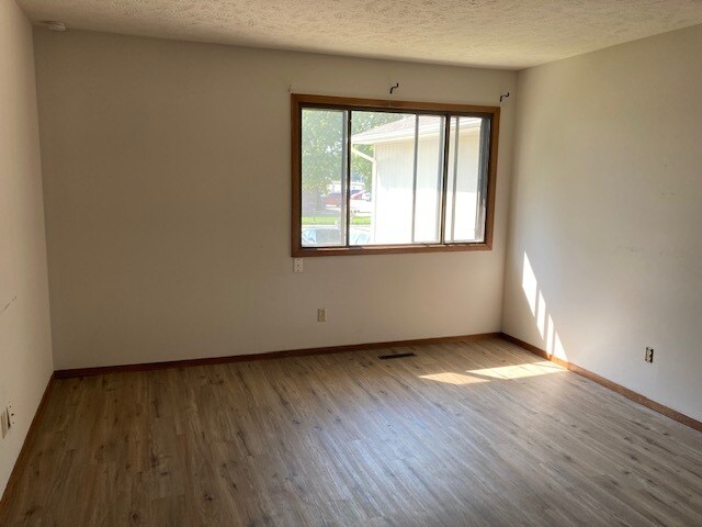 Building Photo - 2419 N Kruse Ave