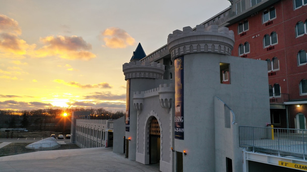 Foto principal - The Grand Castle Apartment Homes