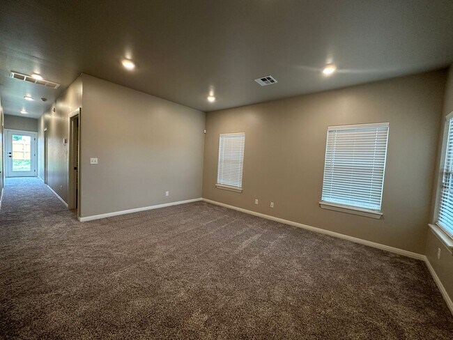 Foto del edificio - Great Brand New Construction  3Bed 2 Bath ...