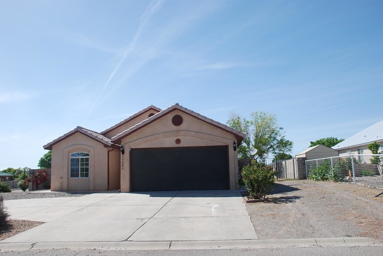 Primary Photo - 129 El Mundo Rd