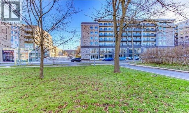 Building Photo - 275 Larch St