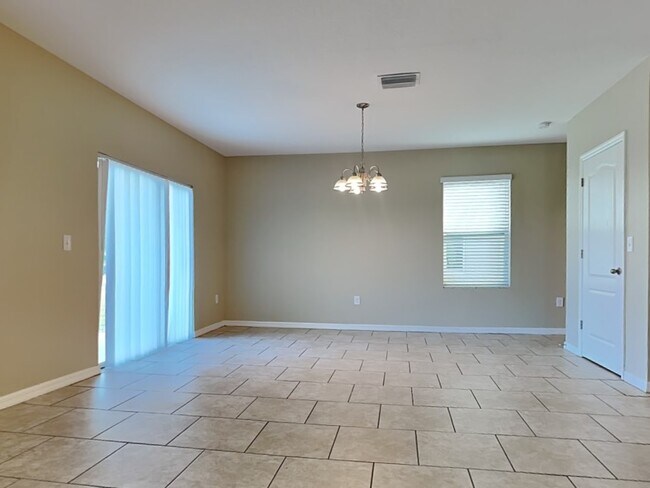 Building Photo - 10602 Whispering Hammock Dr