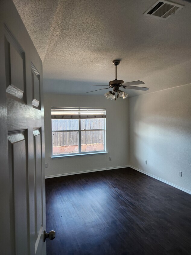 Building Photo - 989 Mesa Vista Dr