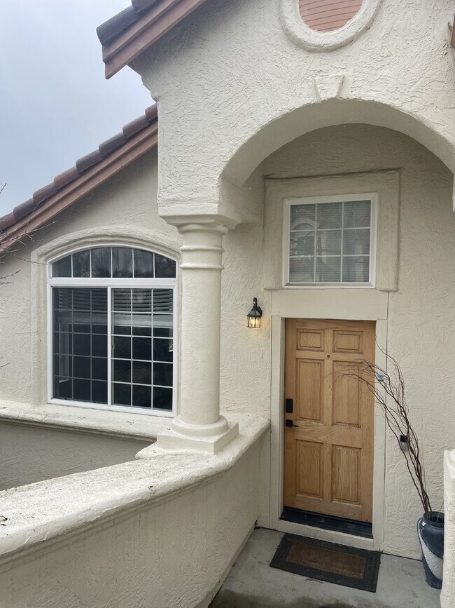 Building Photo - "Beautiful and Open 3-Bedroom Home with Up...