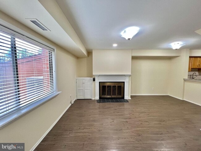 Building Photo - 302 Worthington Dr