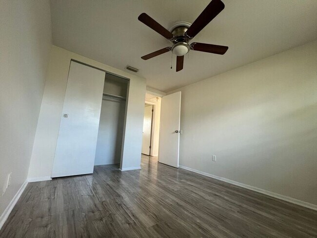 Foto del edificio - 9317 Goldenrod Rd
