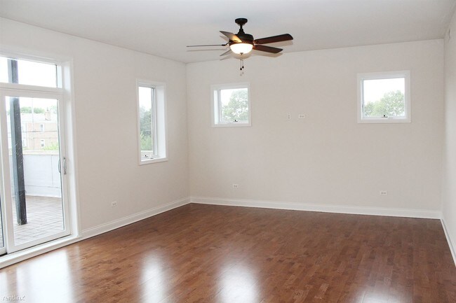 Foto del edificio - 4732 N Austin Ave