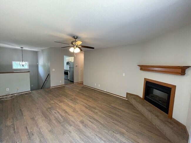 Foto del edificio - New Price! 3 Bedroom, 2 Bathroom Duplex wi...