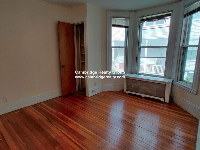 Building Photo - 381 Harvard St