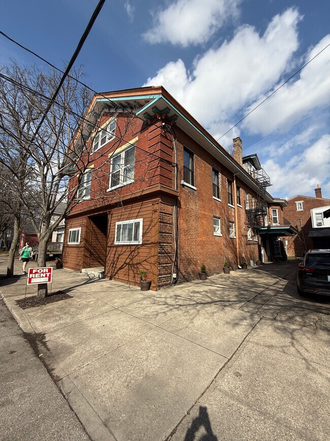 Foto del edificio - 329 Taylor Ave