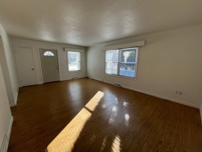 Foto del edificio - Dennis Riverfront