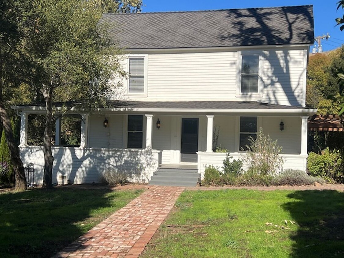 Primary Photo - Charming Historic Farmhouse, 4BR 2 BA, Gat...