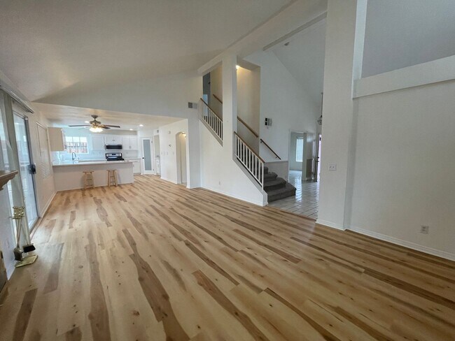 Building Photo - Refurbished 4 Bedroom,2.5 baths, Two Story...